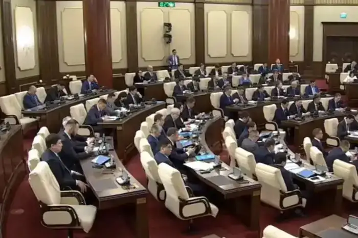 Министр юстиции Республики Казахстан Ерлан Сарсембаев принял участие в пленарном заседании Мажилиса Парламента Республики Казахстан (2)