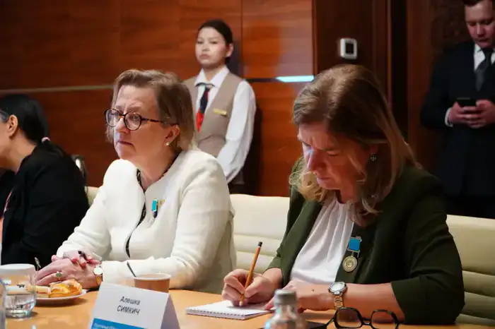 Аким области Марат Ахметжанов встретился с послами Евросоюза и Великобритании (2)