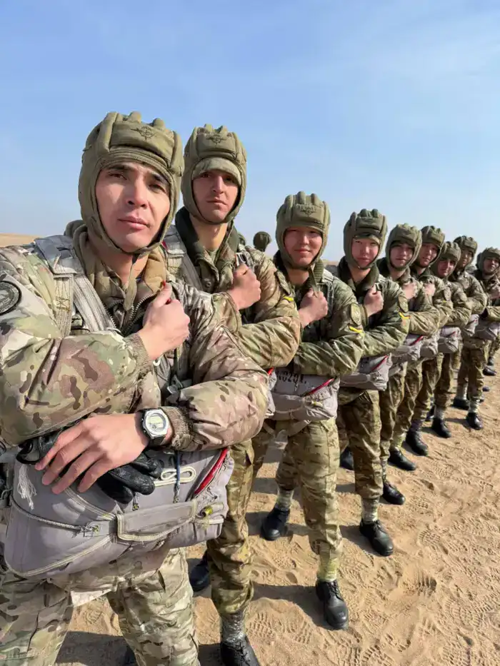 Смелость в облаках: первокурсники военного института сделали свой первый парашютный прыжок