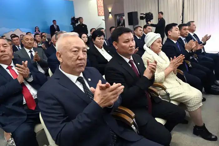 Президент высоко оценил динамику развития области (3)