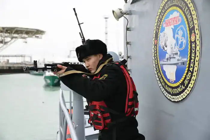 В Актау экипажи кораблей Военно-морских сил сдали курсовую задачу К-1 (4)