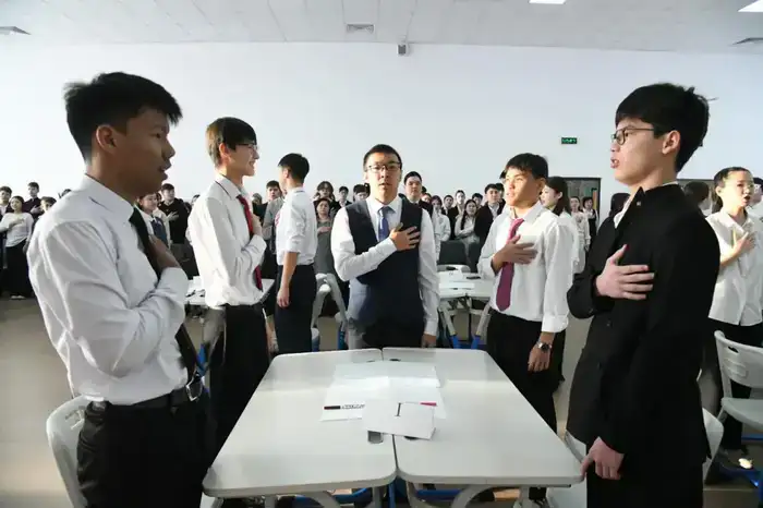 В Астане школьникам показали фильм о последствиях правонарушений и давлении сверстников