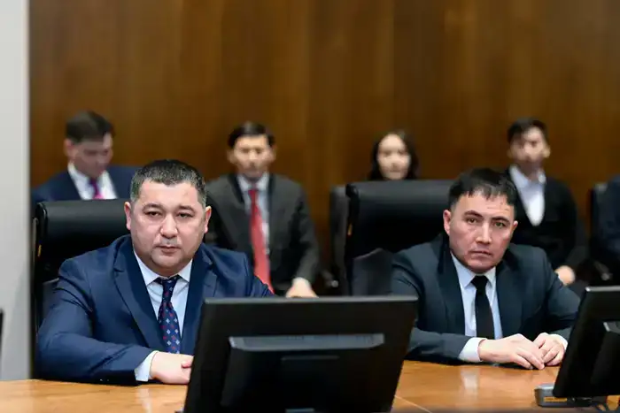 Активным участникам политической и общественной жизни региона оказано почтение (7)