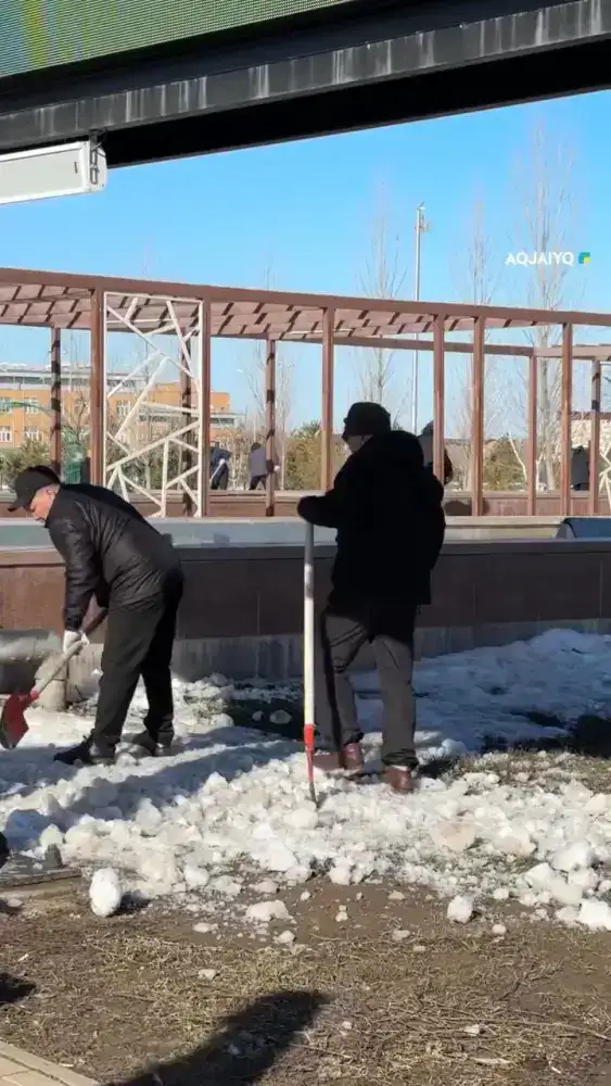 Сегодня жители Уральска вышли на первый в этом году общегородской субботник (3)