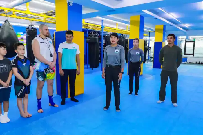 «Закон и порядок»: столичные полицейские - победители международных соревнований поделились опытом с юными спортсменами (4)