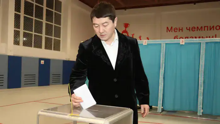 Аким Мангистауской области Нурдаулет Килыбай: голос за новую Конституцию — шаг к строительству фундамента будущего