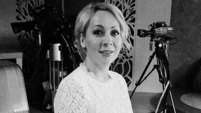 Российская актриса Екатерина Ведунова, известная по ролям в сериалах "Универ" и "Склифосовский", tragically погибла в ДТП вместе с дочерью 4 марта. Информация о трагедии стала известна только позже, когда СМИ и Telegram-каналы начали сообщать о случившемс