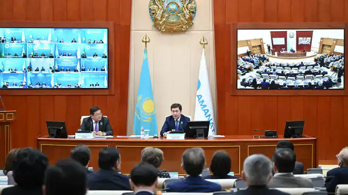 Конституция как новый компас: фракция Amanat отмечает победу народа на референдуме