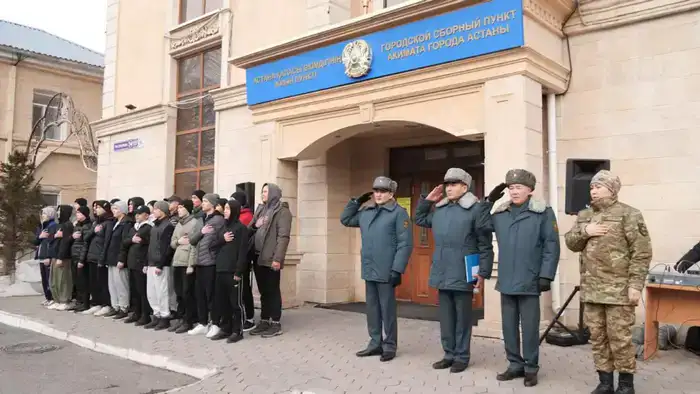 В Астане торжественно проводили первых новобранцев весеннего призыва на службу в армию (7)