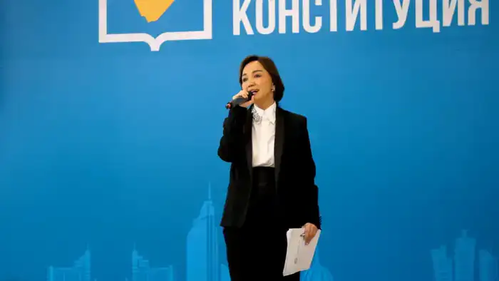 Масштабную акцию в поддержку новой Конституции накануне 8 марта провели в Астане (9)