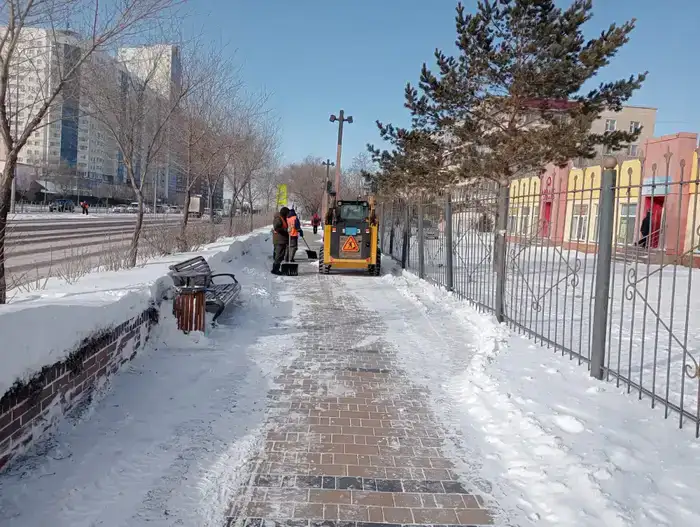 Снегопад в Астане: более 1700 единиц спецтехники задействованы в уборке снега в Астане (3)