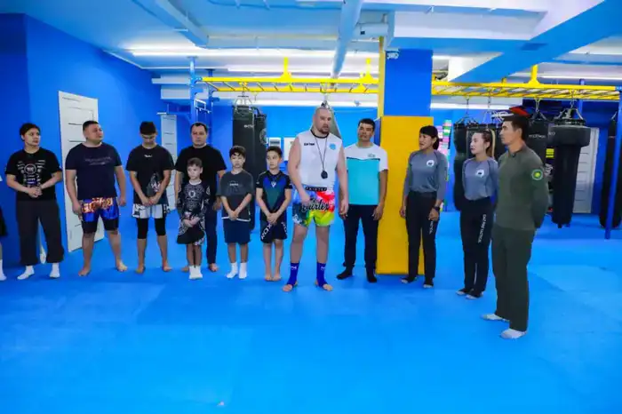 «Закон и порядок»: столичные полицейские - победители международных соревнований поделились опытом с юными спортсменами (5)