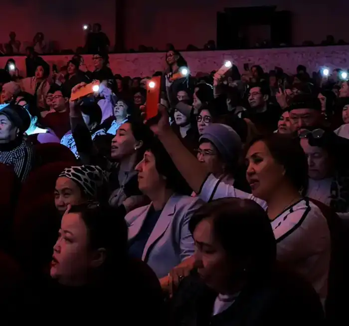 Актюбинцы выразили уважение, встав во время исполнения песни «Әлия» (5)