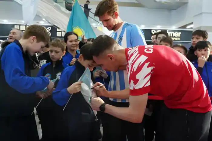 В ТРЦ Koksetau Mаll прошла презентация нового состава футбольной команды «Окжетпес» (3)