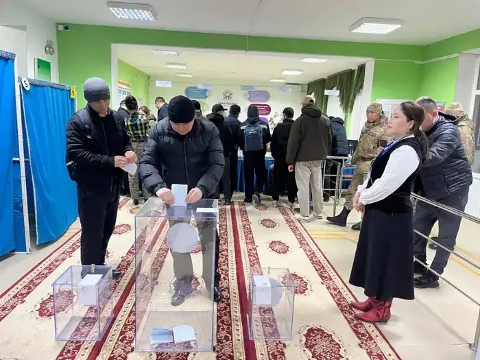 Аким Мангистауской области Нурдаулет Килыбай проголосовал на республиканском референдуме (4)