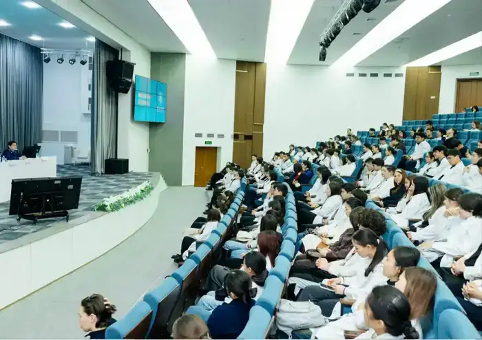 В столице проведена лекция по профилактике преступлений среди молодежи