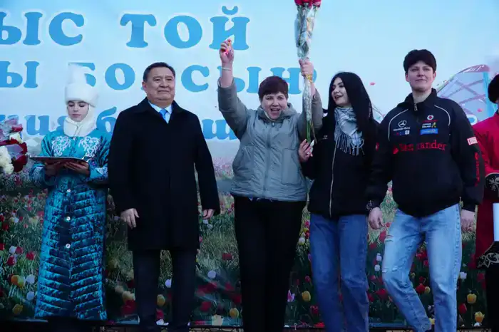 35 жителей пос. Аршалы получили ключи от квартир (5)