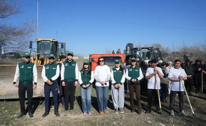 Масштабная акция по очистке рек в Жетісу: более 700 деревьев высажено на берегах реки Коксу