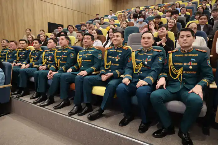 Школьники встретились с гвардейцами: патриотизм в действии!