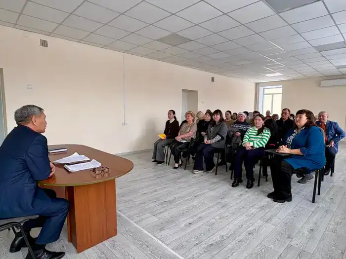 В коллективе Службы обеспечения мобилизационной подготовки и мобилизации ВКО обсуждены вопросы проведения республиканского референдума (2)