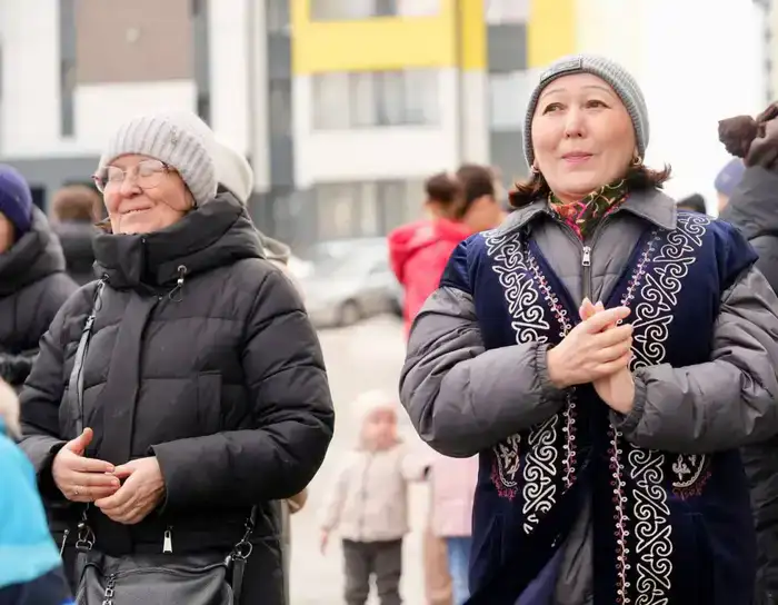 В ВКО 20 семей получили ключи от новых квартир (4)