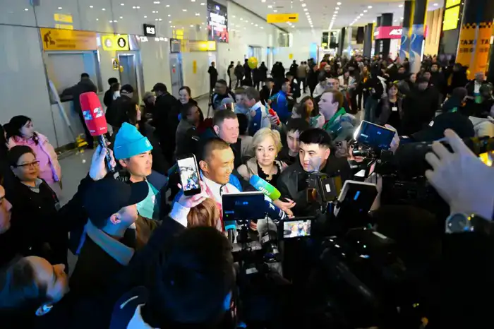 «Впервые в истории на одних зимних Паралимпийских играх Казахстан завоевал сразу две медали» - Ербола Хамитова торжественно встретили в аэропорту