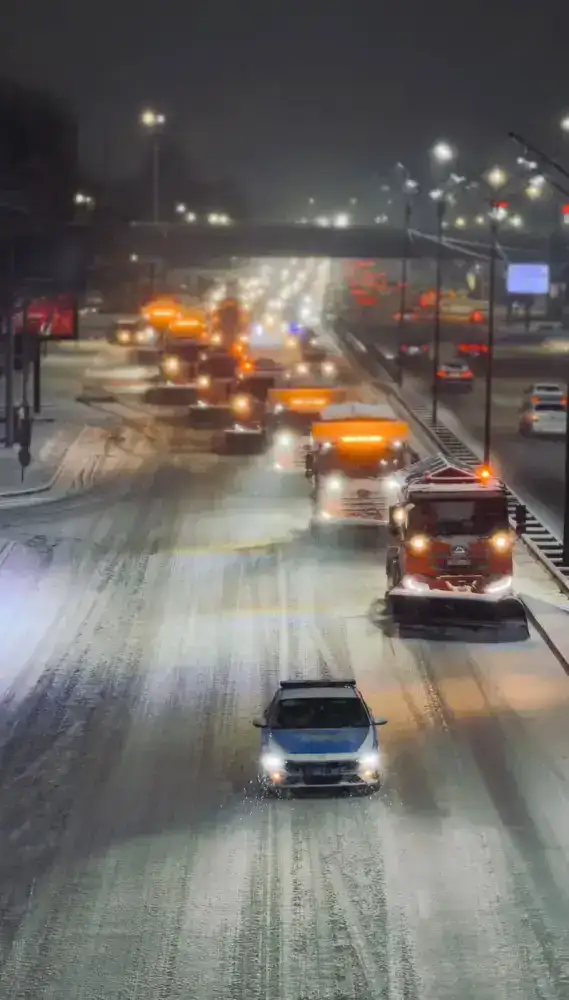 Коммунальные службы Алматы усилили работу из-за снегопада