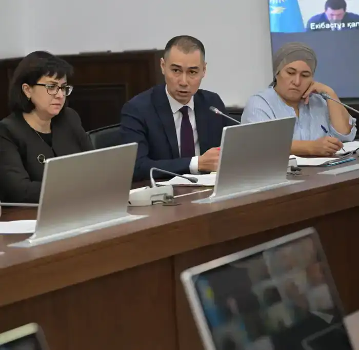 Сегодня в акимате области рассмотрели вопросы подготовки к паводковому периоду и организации мероприятий, посвященных Международному женскому дню и празднику Наурыз (7)