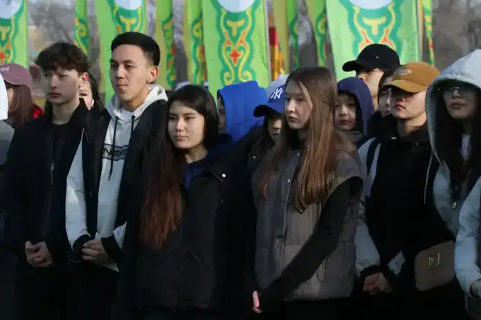 Тазару күні: в Актобе молодежь привела в порядок парки (10)