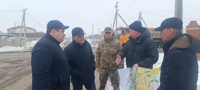 В Акмолинской области усилены противопаводковые меры: вывоз снега ведётся круглосуточно (8)