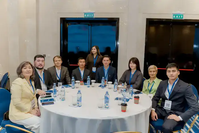 Семь сотрудников, девять месяцев и сертификаты английского!