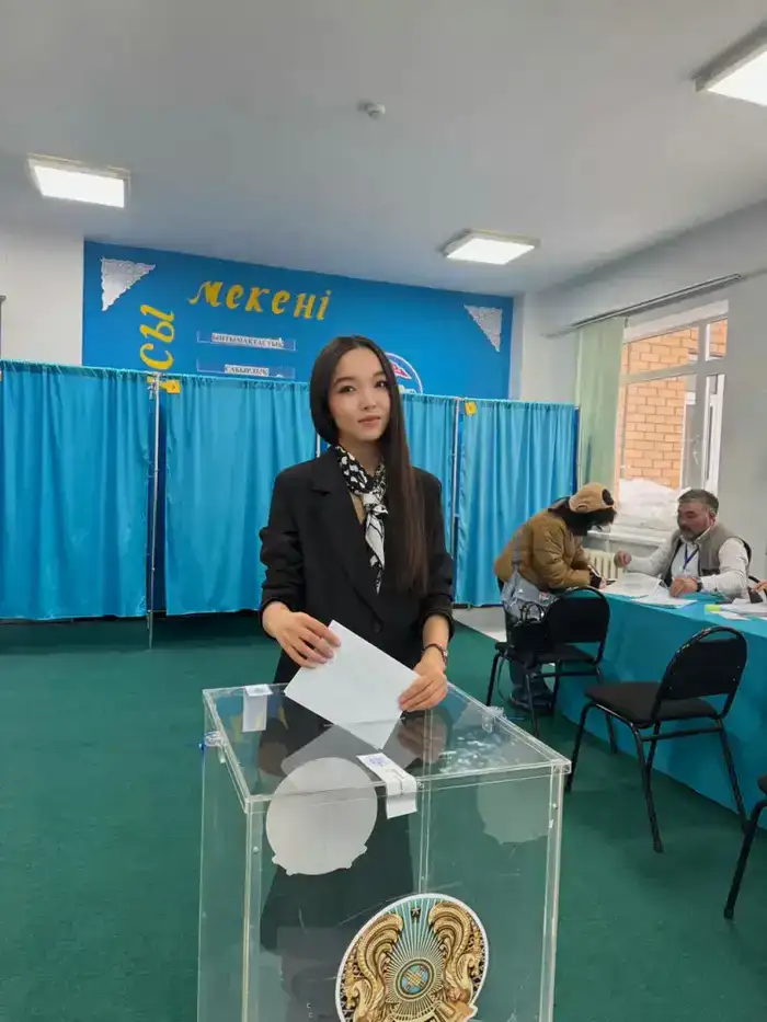 Первый голос: 18-летняя жительница Астаны делает выбор!