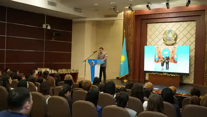 Глава МЧС поздравил женщин ведомства и вручил государственные награды (3)