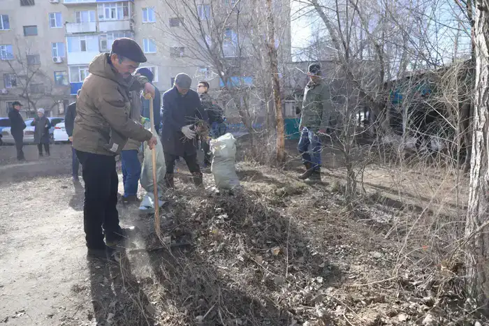 Субботник в Актобе: аким области ознакомился с ходом работ по благоустройству (2)