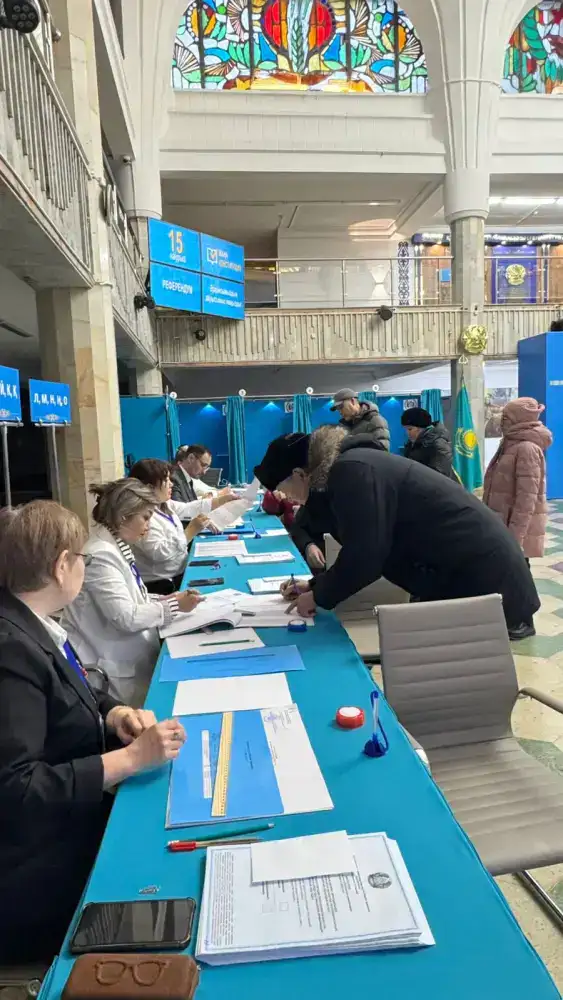 В Астане открылись избирательные участки для референдума - ожидается высокая активность граждан