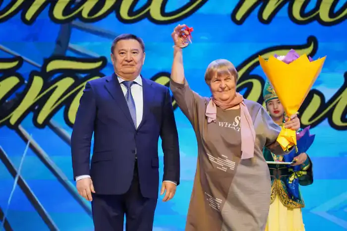 Передача ключей от 47 квартир в Бурабайском районе: шаг к улучшению жизни социально уязвимых семей