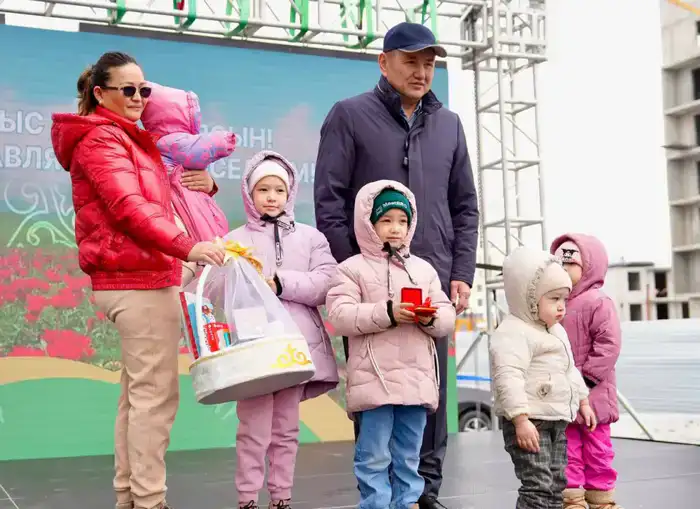 В Усть-Каменогорске 20 семей стали владельцами новых квартир