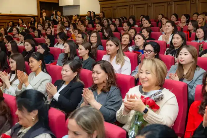 В МНЭ состоялось торжественное собрание, посвященное Международному женскому дню (6)