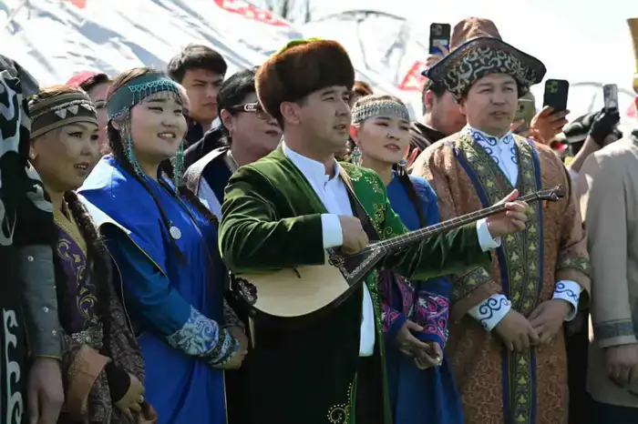 Глава государства принял участие в народных гуляньях по случаю праздника Наурыз (8)