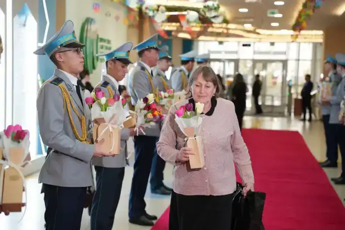 В Алматы прошёл праздничный концерт «Алғыс айтар ұрпақ бар», посвящённый ветеранам педагогики (5)
