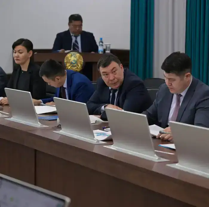 Совещание по реализации строительных проектов: акцент на жилье и социальную инфраструктуру до 2026 года