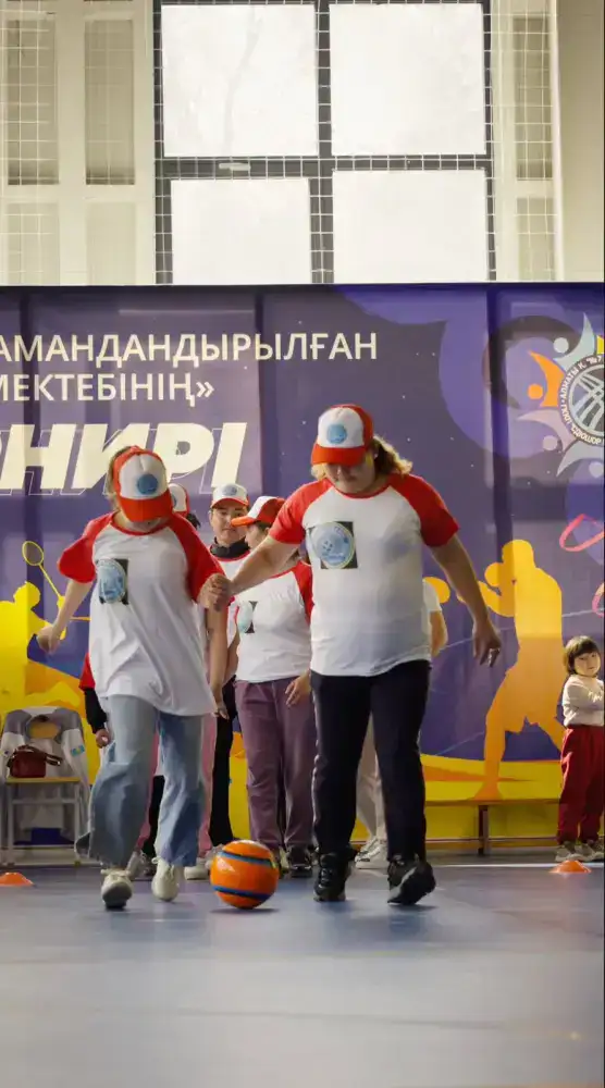 В Алматы прошла инклюзивная семейная эстафета, собравшая семьи для спортивных состязаний