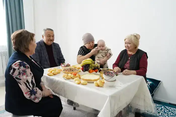 В Кокшетау вручили ключи от 125 квартир очередникам категории СУСН (8)