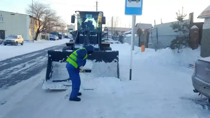 Снегопад в Астане: более 1700 единиц спецтехники задействованы в уборке снега в Астане (4)