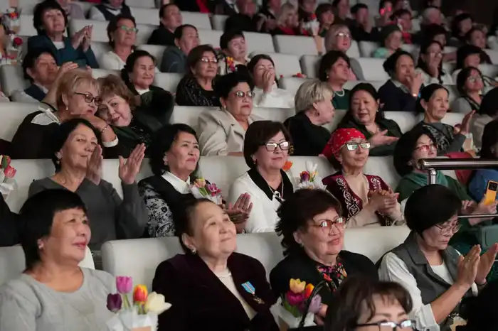 В Алматы прошёл праздничный концерт «Алғыс айтар ұрпақ бар», посвящённый ветеранам педагогики (6)