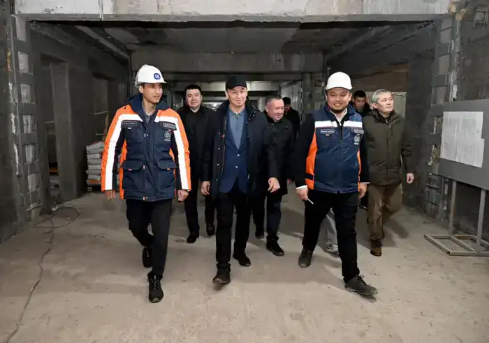 Аким Алматы осмотрел модернизацию больницы №7 и строительство новой поликлиники