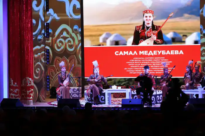 В Актобе молодые жыршы в течение суток исполняют героический эпос