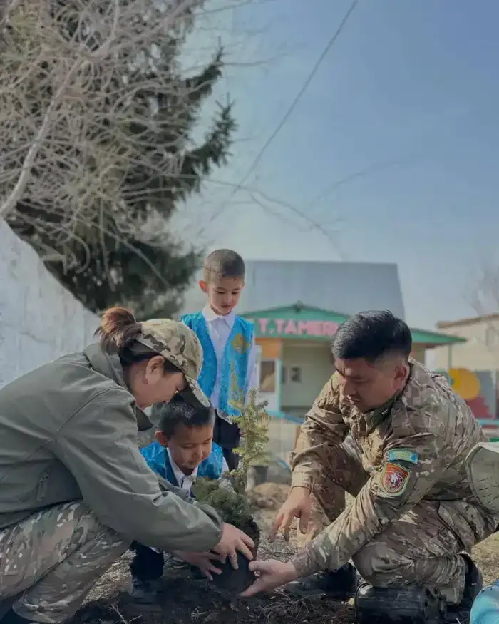 В Чарынском национальном парке стартовала акция «Марш парков–2026» с высадкой 300 деревьев