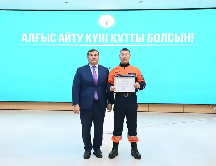 Глава региона наградил работников ряда сфер в честь Дня благодарности (6)