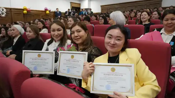 Вручены государственные награды от имени Президента в честь 8 Марта (6)